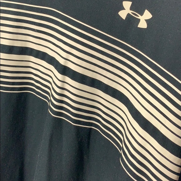 •Under Armour Pullover Light-Weight Sweatshirt• - Picture 2 of 5